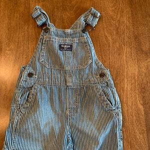 Osh Kosh classic train short overalls striled 24m